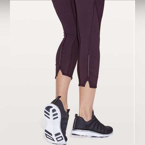 Lululemon On your Mark size 4 - Picture 8 of 9